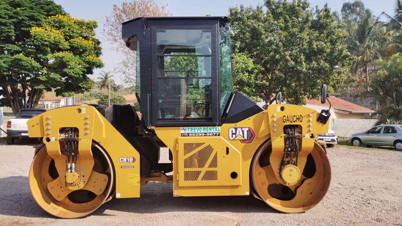 Locação de Rolo Compactador Caterpillar CB10