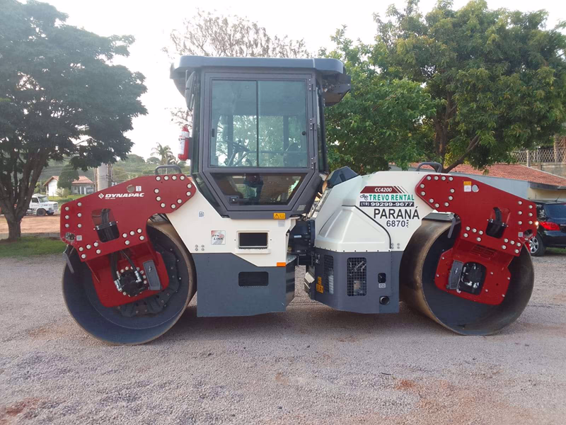Locação de Rolo Compactador Dynapac CC4200